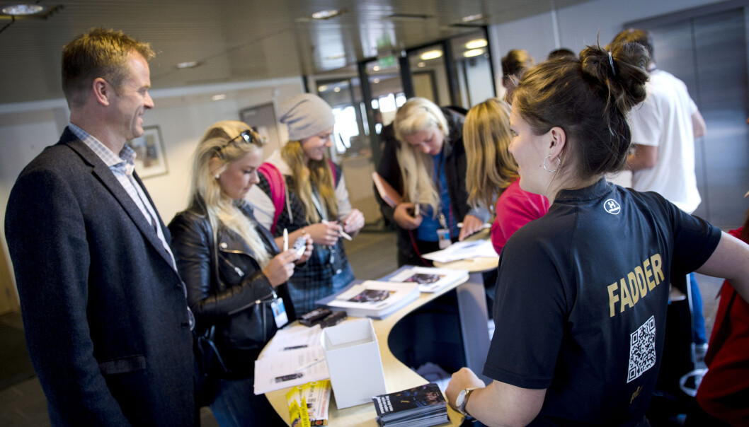 DEN GANG DA: Slik så det ut da PF Politistudentene hadde stand på Politihøgskolen i 2014. – I år har vi ikke kunnet være like synlig på skolene slik vi vanligvis er. Som verveansvarlig har det vært utfordrende å ikke kunne treffe studentene fysisk, skriver innleggsforfatteren. DEN GANG DA: Slik så det ut da PF Politistudentene hadde stand på Politihøgskolen i 2014. – I år har vi ikke kunnet være like synlig på skolene slik vi vanligvis er. Som verveansvarlig har det vært utfordrende å ikke kunne treffe studentene fysisk, skriver innleggsforfatteren.