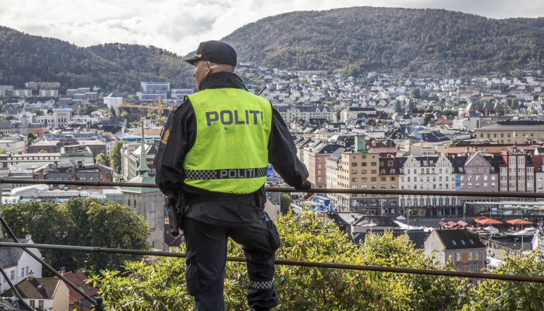 Innleggsforfatteren mener det var et «billig politisk trekk» å fjerne politifolks særaldersgrense. Innleggsforfatteren mener det var et «billig politisk trekk» å fjerne politifolks særaldersgrense.