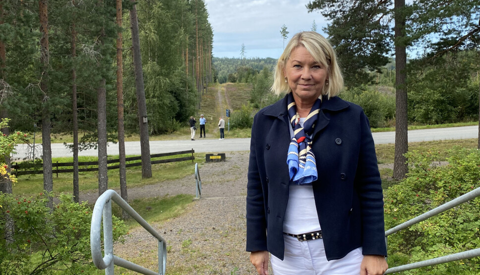 Justisminister Monica Mæland og regjeringen vil opprette en norsk-svensk politistasjon på grensa på Magnormoen. Den nye politistasjonen skal ligge på tomta bak henne.