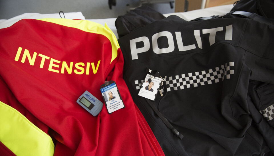 TODELT: To uniformsjakker og to jobber. For Elin Snarheim har det vært hverdagen det siste halvannet året.