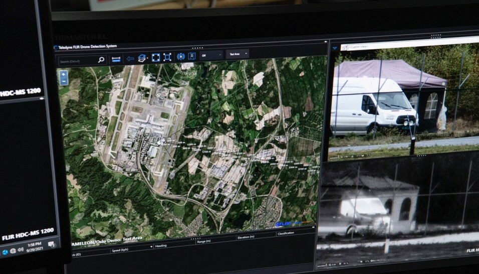 Flere forskjellige antidronesystemer ble testet under antidronearrangementet. På skjermen ser observatørene hvordan systemet som jammer dronene fungerer.