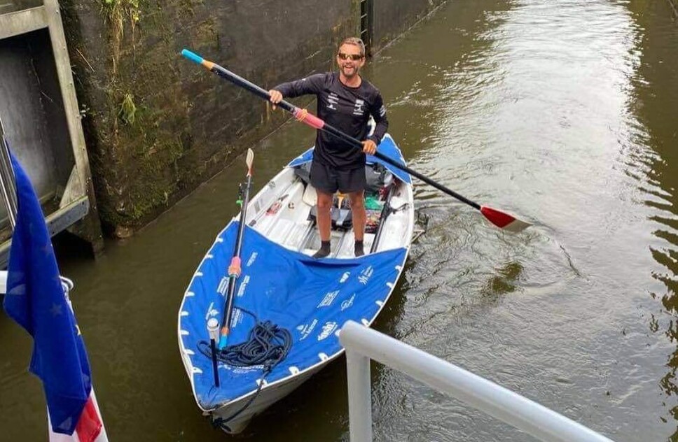 Steinar Haakonseth padler seg nedover en av Frankrikes elver, på vei mot Arles sør i Frankrike.