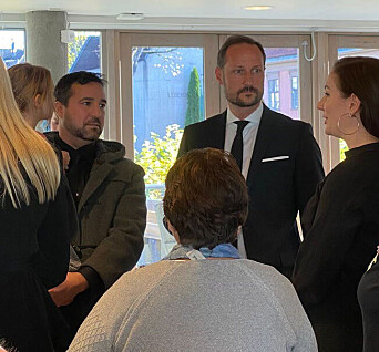 Kronprins Haakon og kronprinsesse Mette-Marit møtte flere av ofrene etter hendelsen, blant annet Rigoberto Villarroel og familien hans. Kronprins Haakon og kronprinsesse Mette-Marit møtte flere av ofrene etter hendelsen, blant annet Rigoberto Villarroel og familien hans.