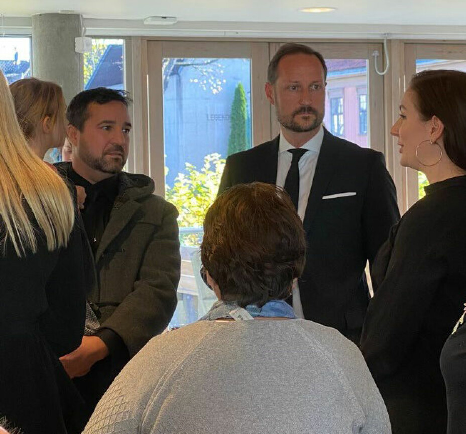 Kronprins Haakon og kronprinsesse Mette-Marit møtte flere av ofrene etter hendelsen, blant annet Rigoberto Villarroel og familien hans.