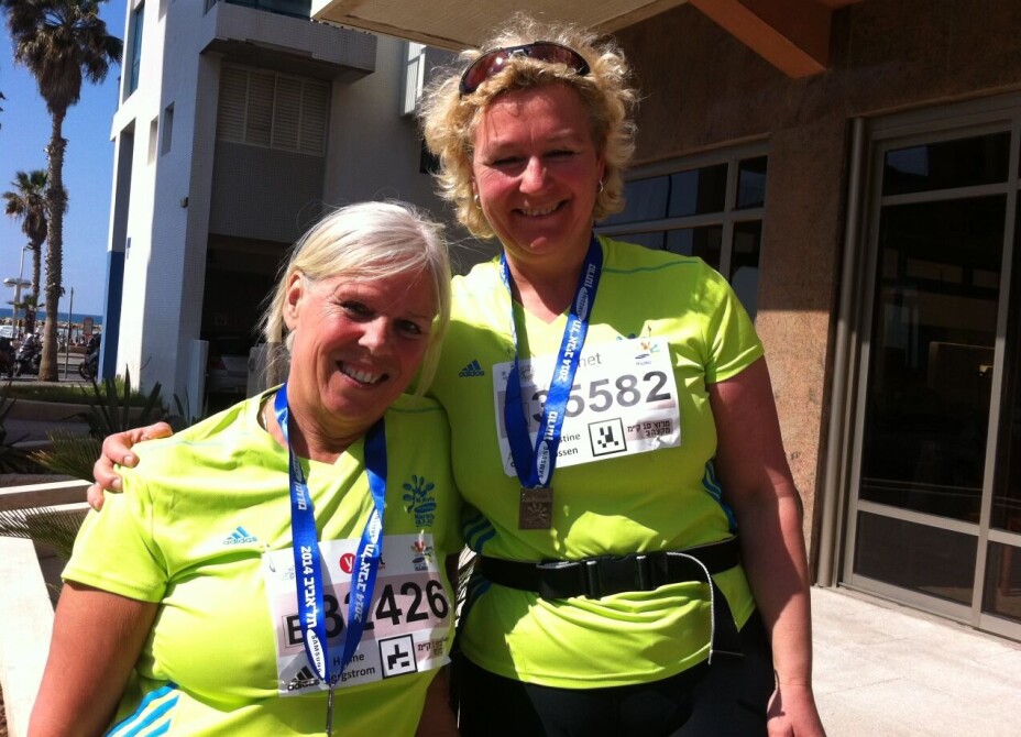 SPREKE: Christine Fossen kort tid etter at hun og politivenninnen Hanne, kom i mål på 10 kilometer i Tel Aviv i 2014.