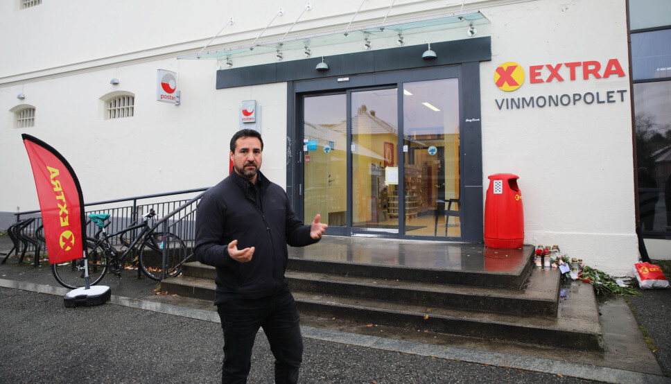 TILBAKE PÅ ÅSTEDET: Politimannen Rigoberto Villarroel traff på gjerningsmannen her på butikken i Kongsberg sentrum.