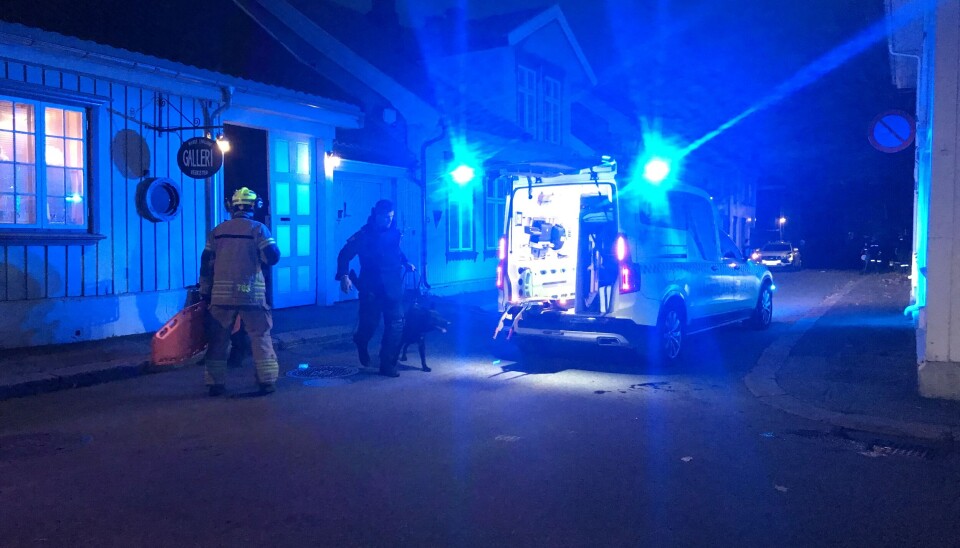 BLÅLYS: De tre nødetatene er på plass i forbindelse med PLIVO-aksjonen i Kongsberg.