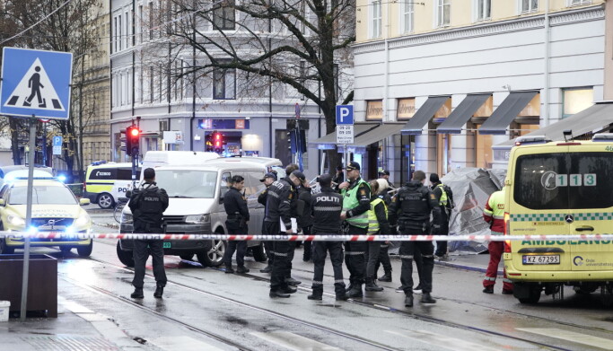 En mann er skutt av politiet på Bislett i Oslo. Politiet bekrefter at det har vært en konfrontasjon mellom politiet og minst en person til.