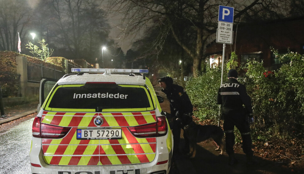 Politiet leter etter gjerningspersoner etter at en person ble ranet og stukket med kniv på Frogner i Oslo, 13. november 2020.