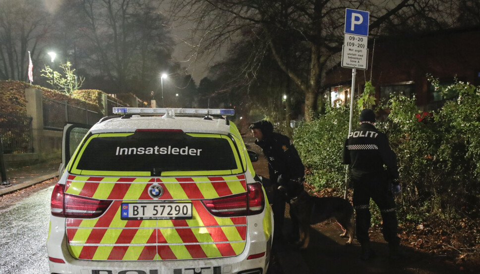 Politiet leter etter gjerningspersoner etter at en person ble ranet og stukket med kniv på Frogner i Oslo, 13. november 2020.