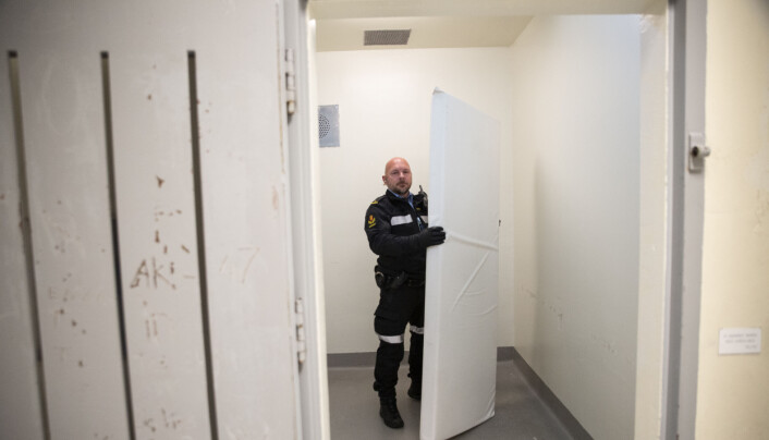 <span class=" font-weight-bold" data-lab-font_weight_desktop="font-weight-bold">GAMLE MADRASSER:</span> Slik ser madrassene i arresten ut i dag. <span class=" font-weight-bold" data-lab-font_weight_desktop="font-weight-bold">GAMLE MADRASSER:</span> Slik ser madrassene i arresten ut i dag.