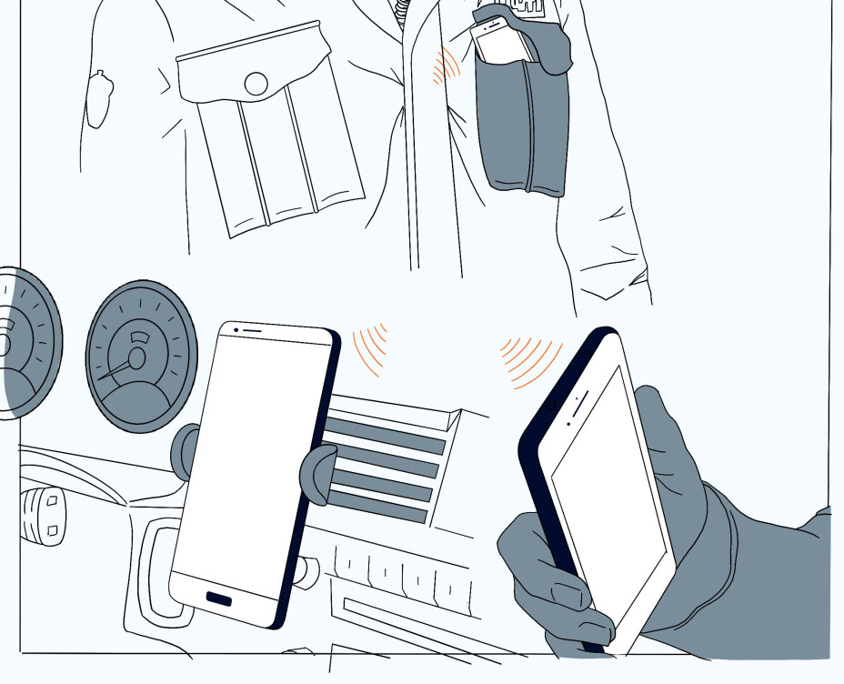 2. Lyden fanges opp av mobiltelefonene til politimannskaper i nærheten.