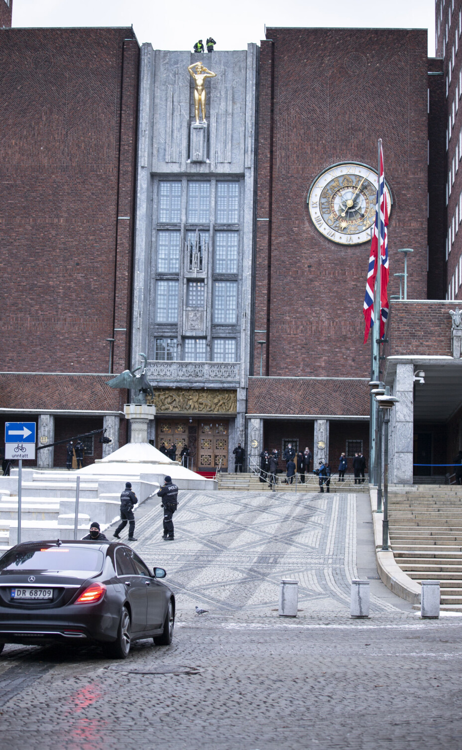 DELTA-BISTAND: Da Nobels fredspris ble delt ut 10. desember, var det bruksforbud på politiets skarpskytterrifle. Dermed måtte Beredskapstroppen, som bruker en annen type skarpskytterrifler, ta oppdraget.