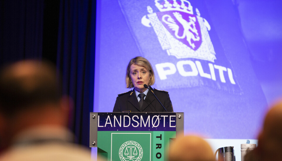 Benedicte Bjørnland forteller om sine betraktninger rundt fire av de største hendelsene i politiåret 2021. Bildet er tatt i en annen sammenheng, under landsmøtet til Politiets Fellesforbund i november.
