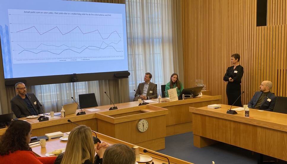 Josefine Bjørshol Roksvaag, leder i PF Politistudentene, deltok sammen med Politiets Fellesforbund i et møte med Justiskomiteen på Stortinget. Her snakket de blant annet om antallet nyutdannede i midlertidige stillinger. .