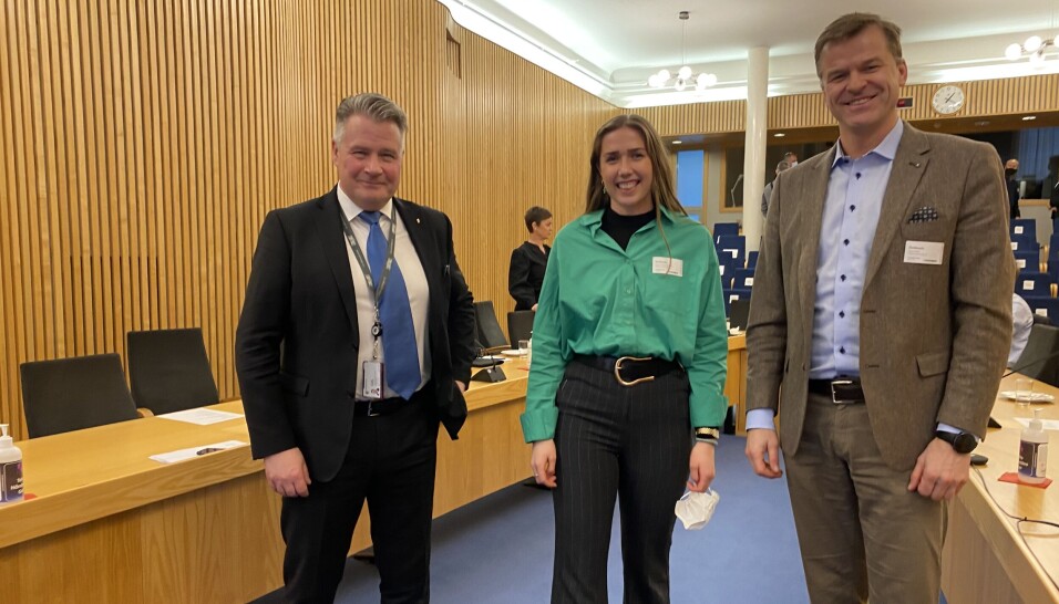 Per-Willy Amundsen, leder av Justiskomiteen på Stortinget, Josefine Bjørshol Roksvaag, leder av PF Politistudentene, og Sigve Bolstad, leder i Politiets Fellesforbund, under møtet mellom PF og justiskomiteen.