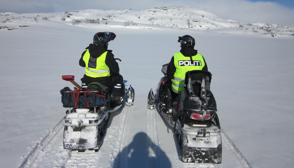 HOLDER TURISTENE I ØRA: Selv om utgangspunktet er at all motorisert ferdsel i naturen er ulovlig, er det også noen som faller for fristelsen med å kjøre inn proviant på hytta – uten å søke om dispensasjon. HOLDER TURISTENE I ØRA: Selv om utgangspunktet er at all motorisert ferdsel i naturen er ulovlig, er det også noen som faller for fristelsen med å kjøre inn proviant på hytta – uten å søke om dispensasjon.