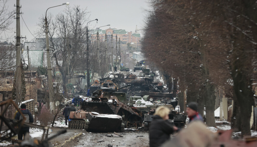 Ødelagte, russiske militærkjøretøyer utenfor Kyiv.