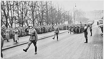 OKKUPERT: Ragnar L. Auglend tar i sin bok til orde for at politiet skal forbli i okkupert område for å sikre sivilbefolkningen og ivareta ro og orden. Under andre verdenskrig gjorde Tyskland det de kunne for å nazifisere det norske politiet, med det resultatet at nær halve politistyrken ble suspendert og satt under etterforskning etter krigens slutt. OKKUPERT: Ragnar L. Auglend tar i sin bok til orde for at politiet skal forbli i okkupert område for å sikre sivilbefolkningen og ivareta ro og orden. Under andre verdenskrig gjorde Tyskland det de kunne for å nazifisere det norske politiet, med det resultatet at nær halve politistyrken ble suspendert og satt under etterforskning etter krigens slutt.