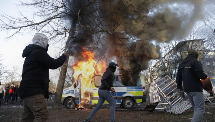 Det ble satt fyr på en politibil i Sveaparken i Örebro. Det ble satt fyr på en politibil i Sveaparken i Örebro.