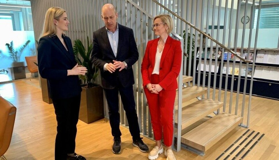 Justis- og beredskapsminister Emilie Enger Mehl (Sp), Øystein Mæland, tidligere politidirektør og nå administrerende direktør for Akershus universitetssykehus, og helse- og omsorgsminister Ingvild Kjerkol (Ap).