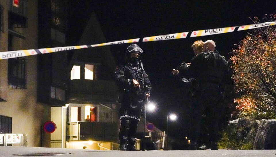 Evalueringsrapporten konkluderer blant annet med at det ikke var nok mannskaper til både å isolere og konfrontere gjerningspersonen.