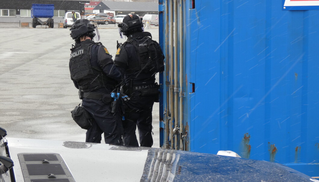 Politiet på plass under øvelsen. Politiet på plass under øvelsen.