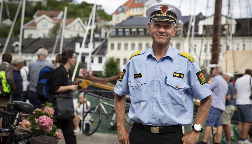 AVVENTENDE: – Endringer og omstillinger er en del av alle etaters arbeid med kvalitetsutvikling, og vi kan nå ikke spekulere i konklusjoner eller konsekvenser av en slik gjennomgang, sier assisterende politidi- rektør Håkon Skulstad. AVVENTENDE: – Endringer og omstillinger er en del av alle etaters arbeid med kvalitetsutvikling, og vi kan nå ikke spekulere i konklusjoner eller konsekvenser av en slik gjennomgang, sier assisterende politidi- rektør Håkon Skulstad.