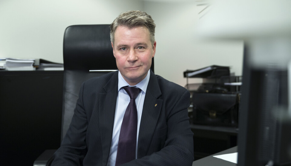 KRITISK: Frp frykter at regjeringen ikke tar hardt nok i gjennom revidert nasjonalbudsjett og at det fortsatt kan bli stillingskutt og nedbygging av norsk politi. Det sier Per-Willy Amundsen (bildet), som er leder av Stortingets justiskomite. KRITISK: Frp frykter at regjeringen ikke tar hardt nok i gjennom revidert nasjonalbudsjett og at det fortsatt kan bli stillingskutt og nedbygging av norsk politi. Det sier Per-Willy Amundsen (bildet), som er leder av Stortingets justiskomite.