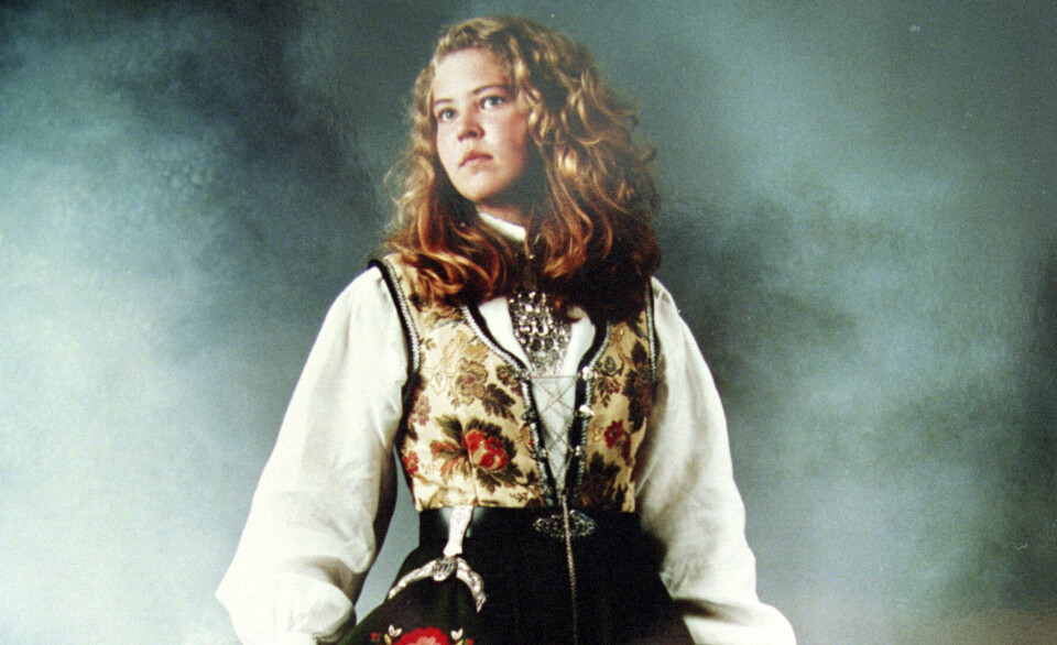 Birgitte Tengs ble funnet drept på Karmøy den 6. mai 1995. Fetteren ble siktet for drapet. Birgitte Tengs ble funnet drept på Karmøy den 6. mai 1995. Fetteren ble siktet for drapet.