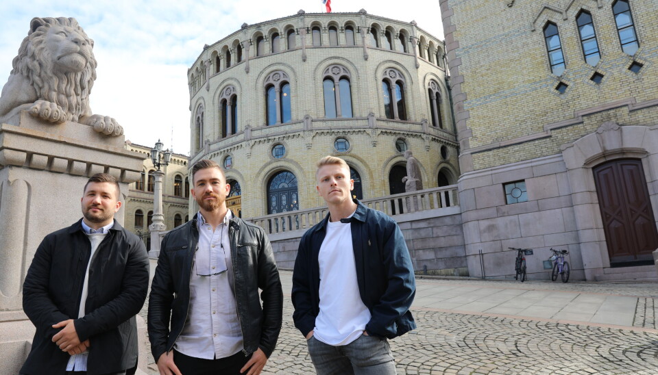 MER VERDIGHET: Prosjektlederne (f.v.) Jonathan Klein, Benjamin Klein, Petter Augestad Langnes og Herman Dahl (ikke tilstede på bildet) vil gi pasienter en mer verdig og tilpasset transport til og fra hjelpen de trenger. Nå håper de på gjennomslag på Stortinget. MER VERDIGHET: Prosjektlederne (f.v.) Jonathan Klein, Benjamin Klein, Petter Augestad Langnes og Herman Dahl (ikke tilstede på bildet) vil gi pasienter en mer verdig og tilpasset transport til og fra hjelpen de trenger. Nå håper de på gjennomslag på Stortinget.