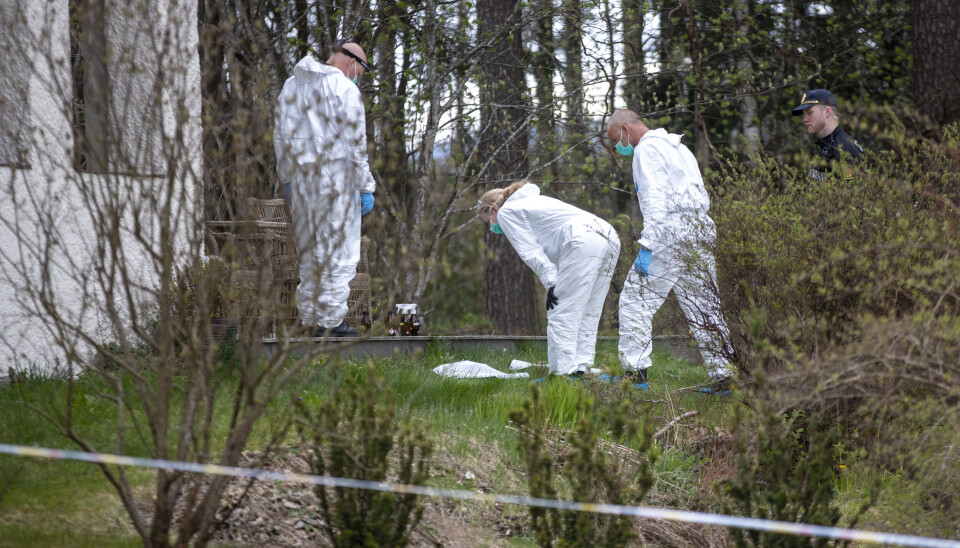 Boligen til ekteparet Tom Hagen og Anne-Elisabeth Hagen i Sloraveien 4 på Fjellhamar undersøkes av etterforskere fra Kripos.