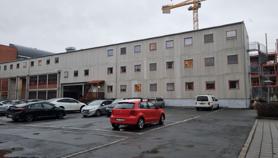 Brakkebygget på Politihøgskolen i Oslo ble satt opp skoleåret 2010/2011. Til sommeren blir den fjernet. Brakkebygget på Politihøgskolen i Oslo ble satt opp skoleåret 2010/2011. Til sommeren blir den fjernet.