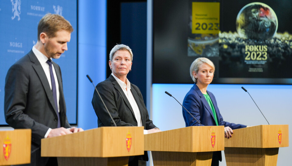 Assisterende etterretningssjef Lars Nordrum, sjef i Politiets sikkerhetstjeneste (PST), Beate Gangås, og sjef for Nasjonal sikkerhetsmyndighet (NSM), Sofie Nystrøm under en pressekonferanse om trussel- og risikovurderinger i Norge.