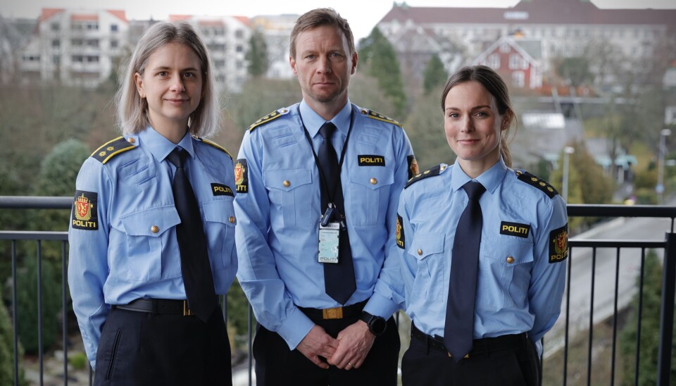 TEAMET: Leder av Personseksjonen,
Øyvind Dahl, sammen med hovedetterforsker
Maria Nygaard Slettebø (t.v.)
og politifaglig etterforskningsleder
Hanne Bækkelund (t.h). I tillegg
var politiadvokat Christine Kleppa
påtalefaglig etterforskningsleder. TEAMET: Leder av Personseksjonen,
Øyvind Dahl, sammen med hovedetterforsker
Maria Nygaard Slettebø (t.v.)
og politifaglig etterforskningsleder
Hanne Bækkelund (t.h). I tillegg
var politiadvokat Christine Kleppa
påtalefaglig etterforskningsleder.