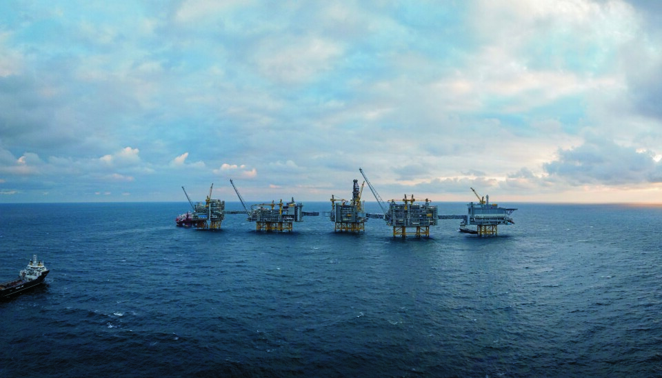 DRONEOBSERVASJONER: Johan Sverdrup-feltet i Nordsjøen, der Equinor er operatør, var et av de første stedene det kom meldinger om at det var observert fremmede droner. En av dronene ble hevdet å ha fløyet under en av installasjonene, noe som ville være en grov krenkelse av sikkerhetssonen. DRONEOBSERVASJONER: Johan Sverdrup-feltet i Nordsjøen, der Equinor er operatør, var et av de første stedene det kom meldinger om at det var observert fremmede droner. En av dronene ble hevdet å ha fløyet under en av installasjonene, noe som ville være en grov krenkelse av sikkerhetssonen.