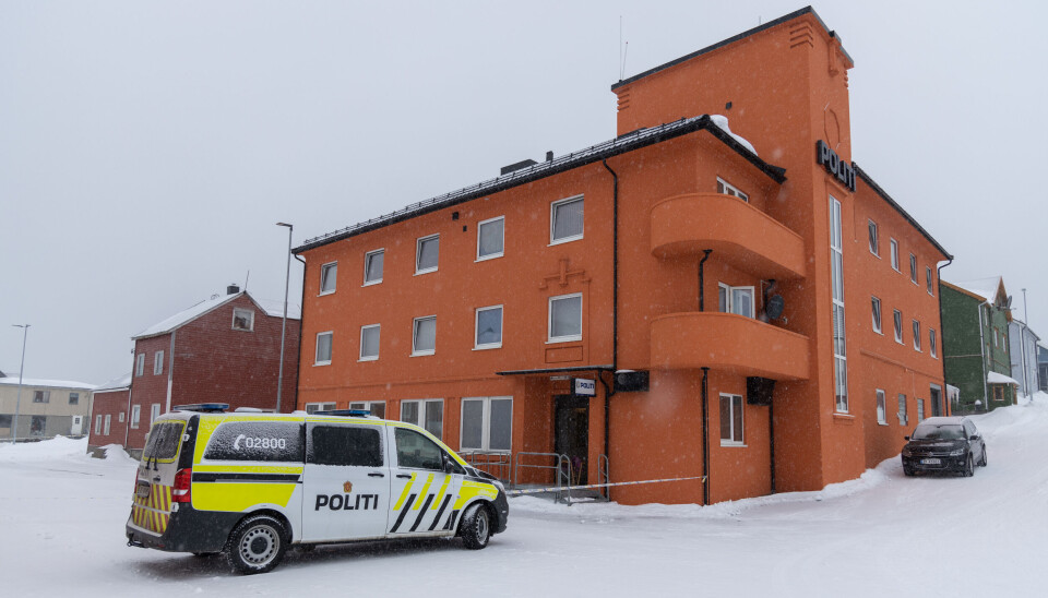 ANGREP POLITIET: En mann i 50-årene blir fremstilt for varetektsfengsling onsdag, etter at han natt til mandag gikk til angrep mot politifolk og politihuset i Vardø (bildet).