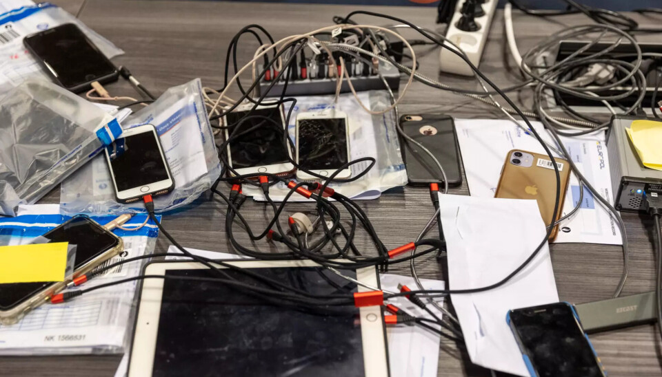 ENORME MENGDER DATA: Her er noen av de beslaglagte mobiltelefonene som ble brukt til menneskehandel. ENORME MENGDER DATA: Her er noen av de beslaglagte mobiltelefonene som ble brukt til menneskehandel.