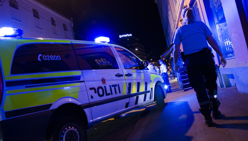 TRUSLER: Under arrestasjon eller bortvisning fra utested kan situasjoner som ender med trusler mot politiet oppstå. TRUSLER: Under arrestasjon eller bortvisning fra utested kan situasjoner som ender med trusler mot politiet oppstå.