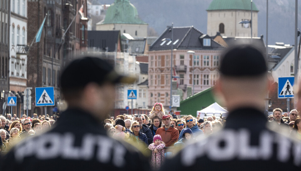 VALGDAG: Skal patruljene møte publikum, etterforske sakene sine eller spise matpakka på jobb? Budsjettkuttene i Vest politidistrikt gir tøffe prioriteringer for
mannskapene. VALGDAG: Skal patruljene møte publikum, etterforske sakene sine eller spise matpakka på jobb? Budsjettkuttene i Vest politidistrikt gir tøffe prioriteringer for
mannskapene.
