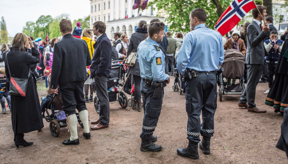 Politiet bevæpnet på 17.mai