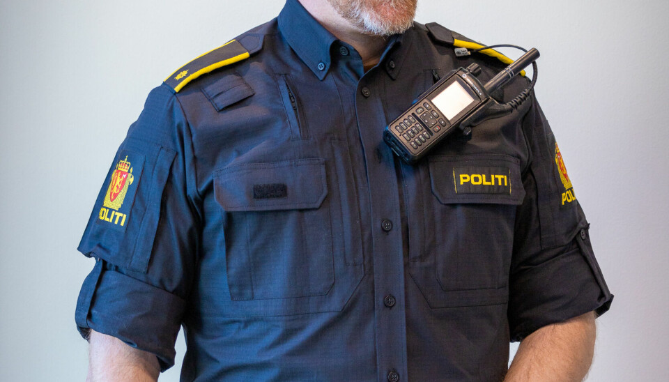 Illustrasjon: Dette er den nye arbeidsskjorta for det operative politiet.