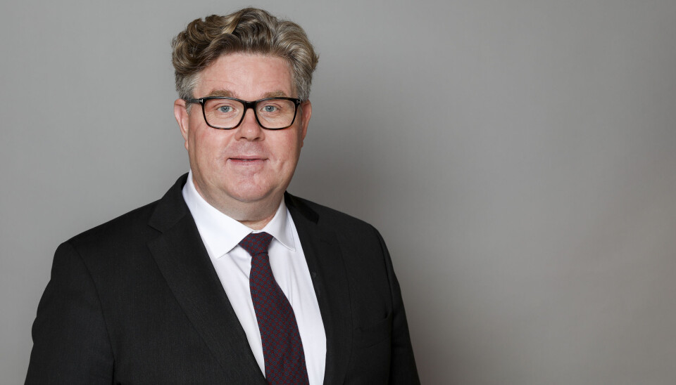 ALVORLIG BEKYMRET: Sveriges justisminister Gunnar Strömmer mener det er skremmende tall at 30.000 personer i Sverige anses for å være direkte eller indirekte medlemmer i kriminelle gjenger.