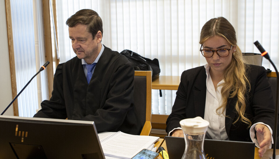 FORSVARERTEAM: Advokat John Christian Elden (t.v.) og advokat Heidi Reisvang under rettssaken i Buskerud tingrett i forrige uke.