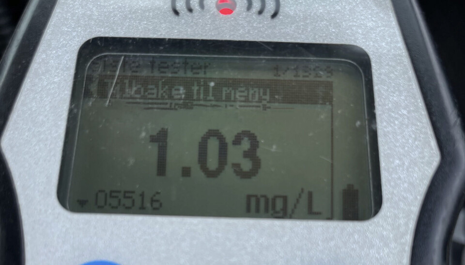 Under en fartskontroll i 60-sone på Vestlandet ble en sjåfør anmeldt for ruspåvirket kjøring etter å ha blåt til 1,03 mg/l i alkometeret. Dette tilsvarer en promille på 2,06.