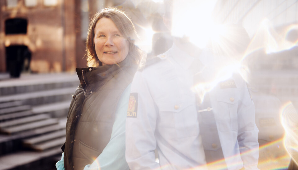 STOLT MENTOR: Det var
bekymringssamtalen hos
forebygger Anita i 2010 som fikk
Tajik til å satse på en karriere
som polititjenestemann. Nå
er hun mentor og rådgiver for
gutten som er blitt mann og som i sommer ble uteksaminert
fra Politihøgskolen. Tajiks
mangeårige drøm går endelig i
oppfyllelse.