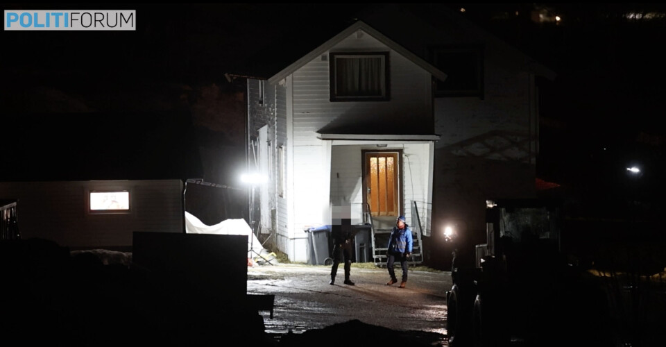 GJEMTE SEG I HUS: Da Spesialenheten for politisaker 7. februar 2023 rekonstruerte Lavangen-dramaet to måneder tidligere, gjemte et TV-team seg i huset på bildet. Morild Film, som produserer en dokumentar om saker der politiet har drept psykisk syke mennesker, har ikke svart på om det var et TV-team fra deres selskap som var tilstede i Lavangen.