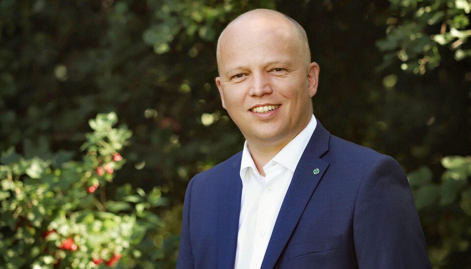 Senterpartiets leder og finansminister Trygve Slagsvold Vedum ønsker å styrke rekrutteringen til politiet i Finnmark. Som en del av regjeringens lokalpolitiplan skal det startes et forsøk med desentralisert politiutdanning i Alta. Senterpartiets leder og finansminister Trygve Slagsvold Vedum ønsker å styrke rekrutteringen til politiet i Finnmark. Som en del av regjeringens lokalpolitiplan skal det startes et forsøk med desentralisert politiutdanning i Alta.