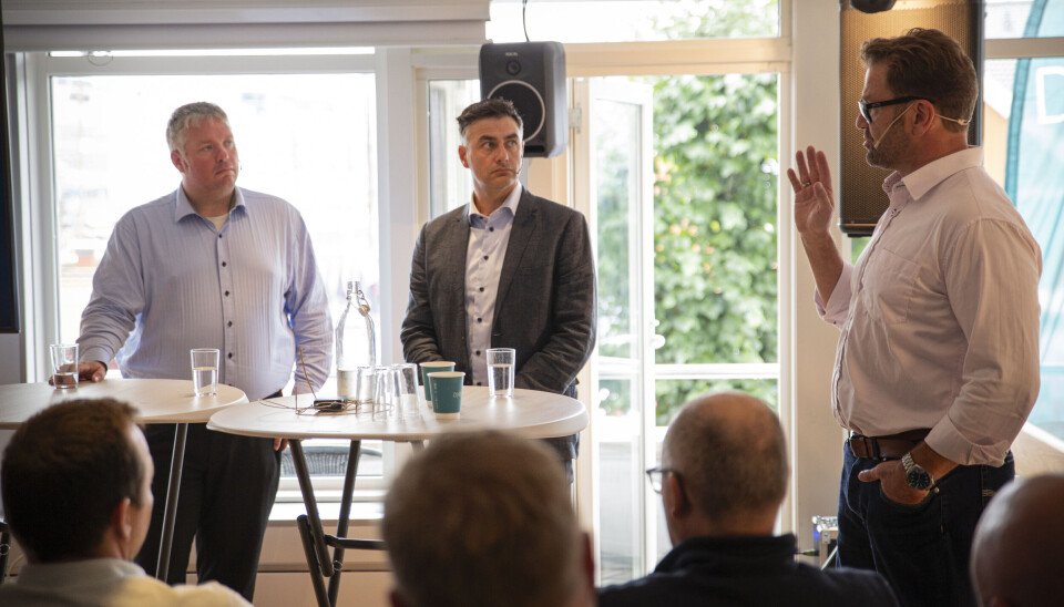 DEBATTPANEL: Sikkerhetsdirektør Anders Hardangen i DnB og partneransvarlig for trusseletterretning i Mnemonic, Mats Koteng, hører på NC3-direktør Olav Skard (til høyre) under en debatt på Arendalsuka. DEBATTPANEL: Sikkerhetsdirektør Anders Hardangen i DnB og partneransvarlig for trusseletterretning i Mnemonic, Mats Koteng, hører på NC3-direktør Olav Skard (til høyre) under en debatt på Arendalsuka.
