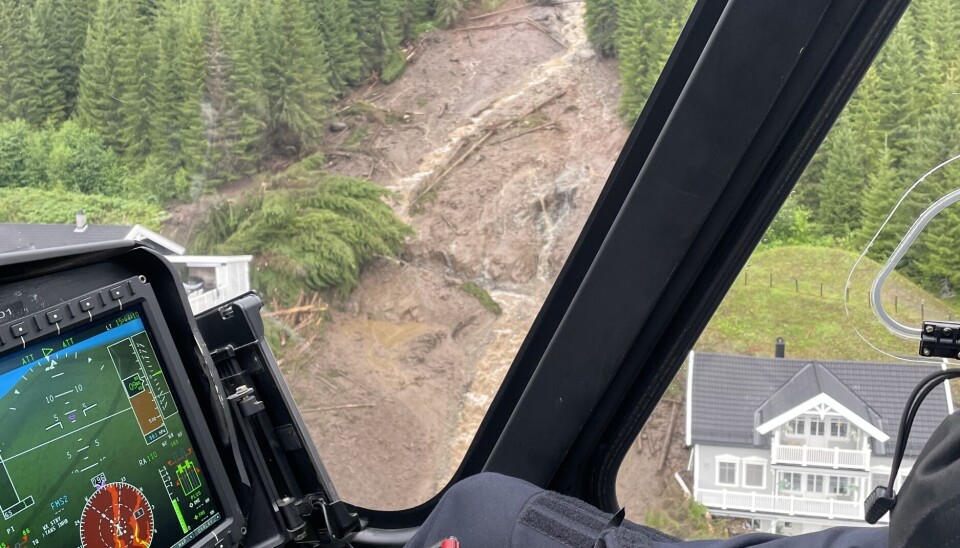 EVAKUERTE: Folk ble fløyet ut av rasområder med helikopter under ekstremværet. Forsvaret bistod også med to helikoptre under politioppdrag. EVAKUERTE: Folk ble fløyet ut av rasområder med helikopter under ekstremværet. Forsvaret bistod også med to helikoptre under politioppdrag.